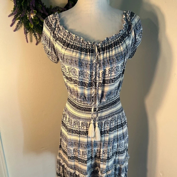 Birch & Stone Dresses & Skirts - Birch & Stone, L slip on short sleeve elastic boat neck collar with tassel dress